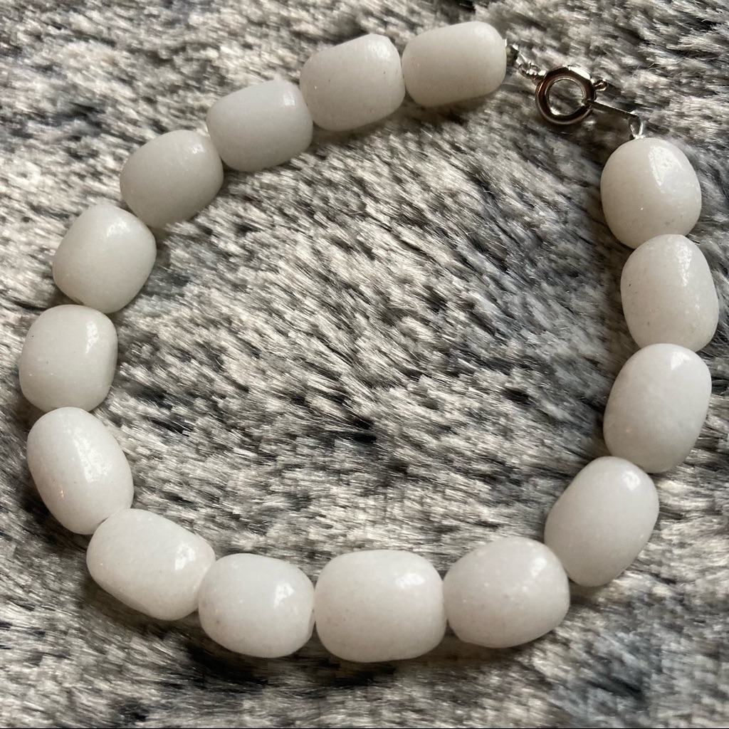 Cream-Tone Agate Gemstone Bracelet